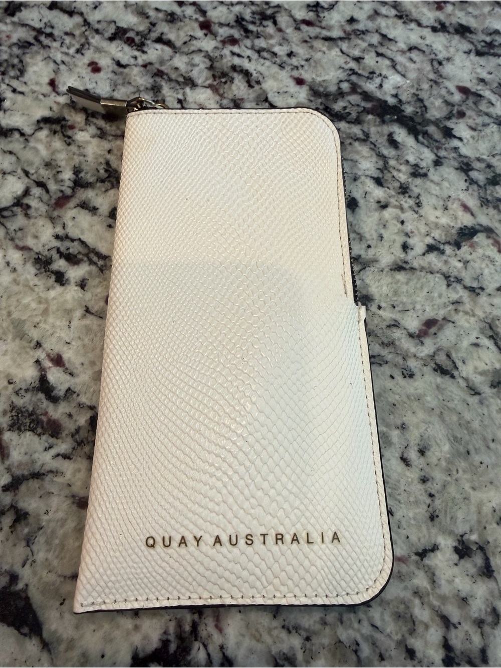 Quay Australia Cream Textured Zip sun glasses Case no glasses